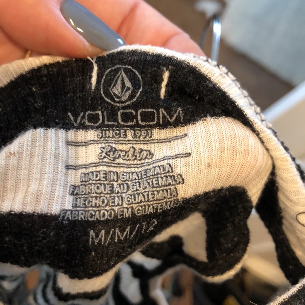 Volcom Mock Neck Tank - Picture 4 of 4